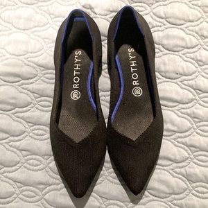 Black pointed toe Rothy’s, excellent condition!